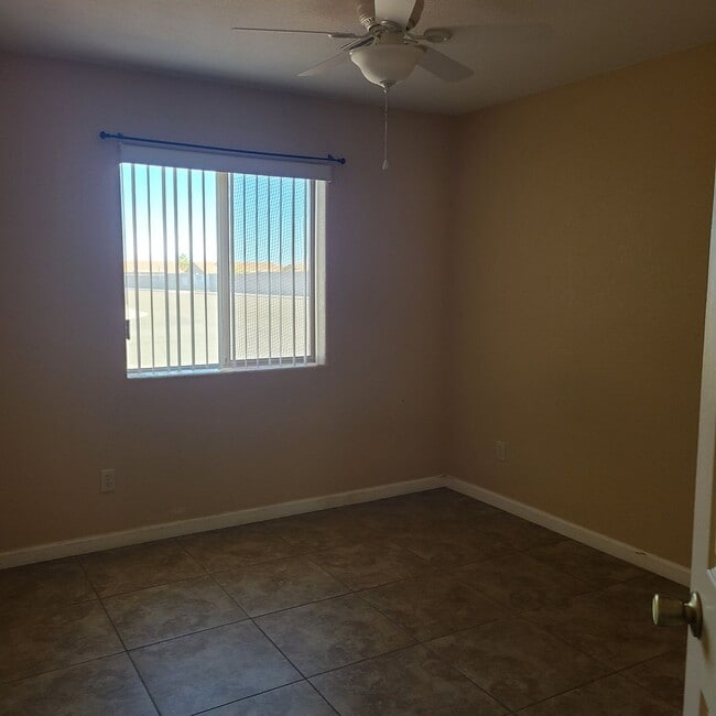 Building Photo - Desirable Corner lot with 2 car garage!
