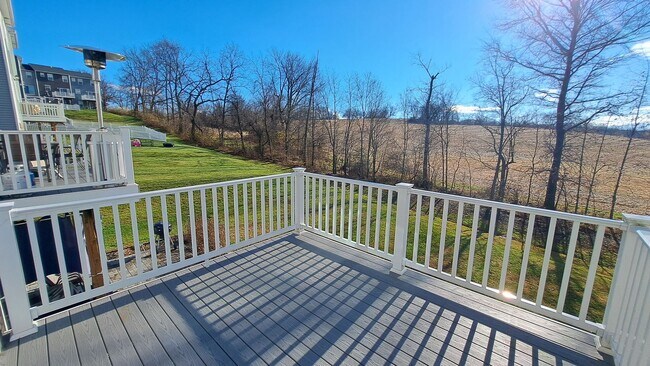 Building Photo - 4 Bed / 2-1/2 Bath Single Family Townhome w/1-Car Garage