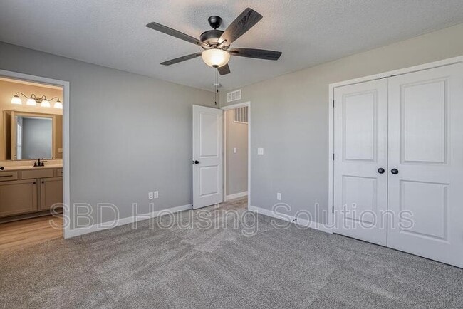 Building Photo - 27305 E Oak Vw Dr