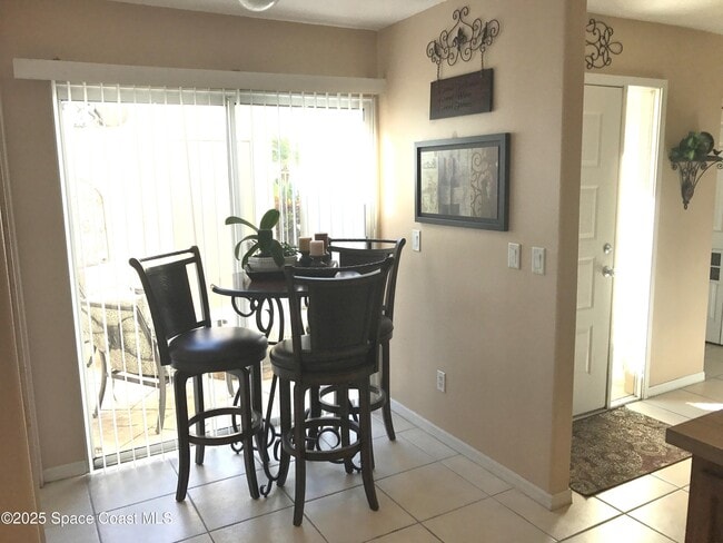 Building Photo - 740 Spring Valley Dr