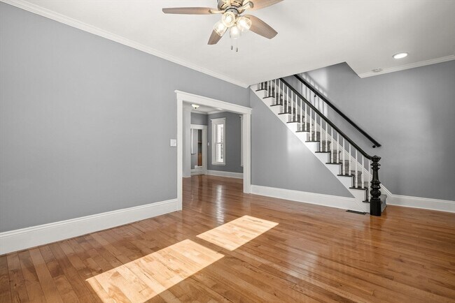 Building Photo - 1104 Pleasant St