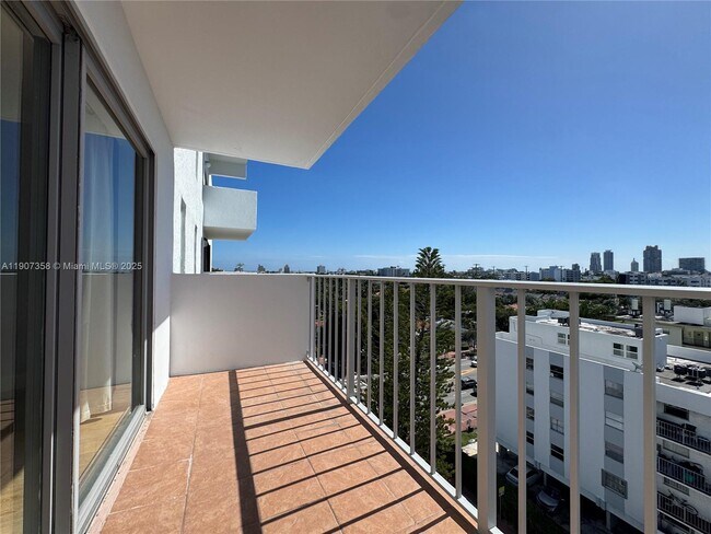 Building Photo - 1300 Alton Rd