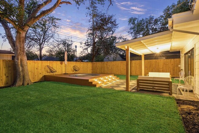 Building Photo - 1611 Ridgehaven Dr