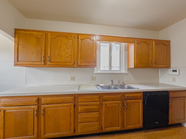 Building Photo - 464 Shasta Dr