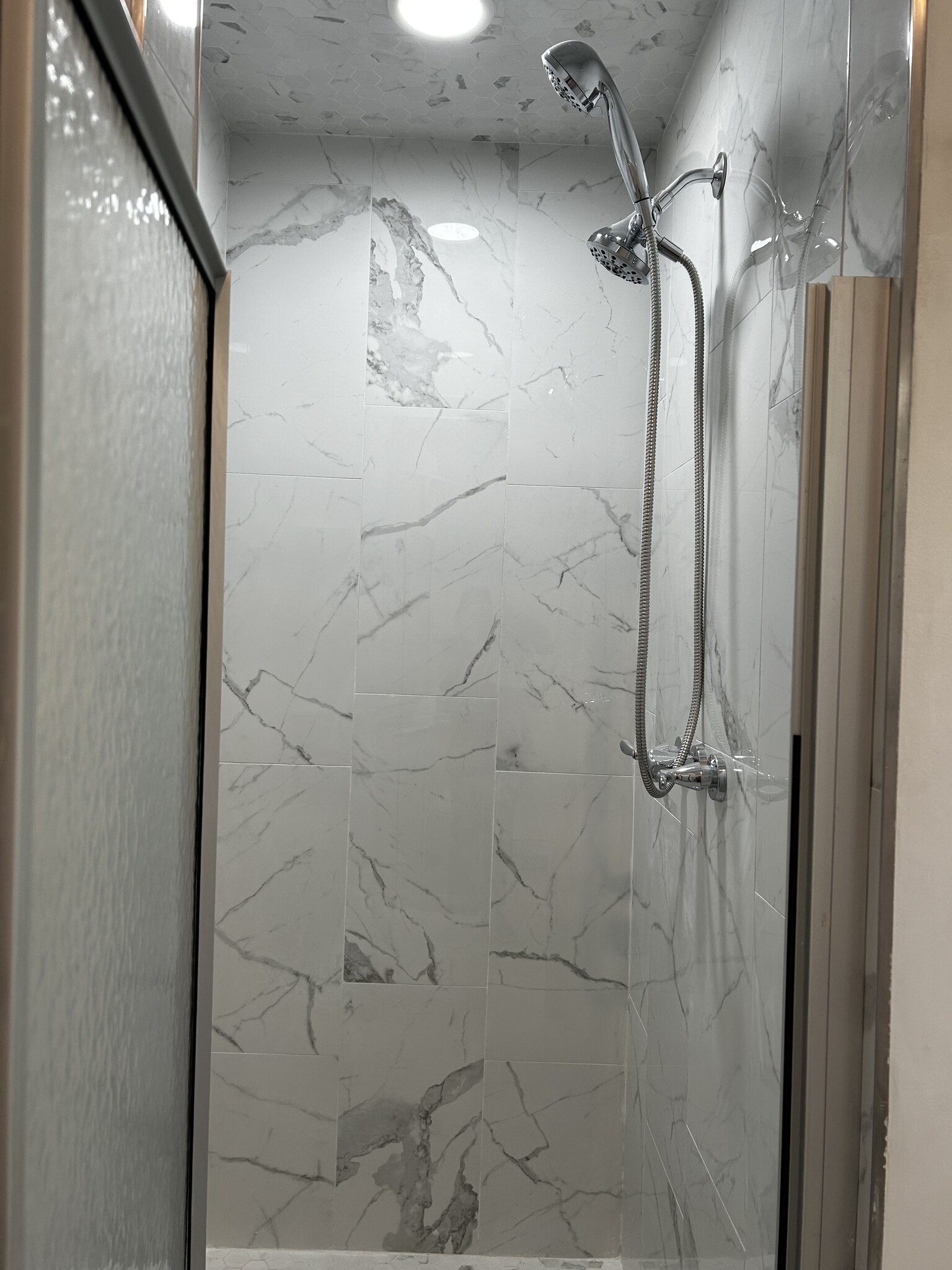 Shower - 545 S Calle Santa Rosa