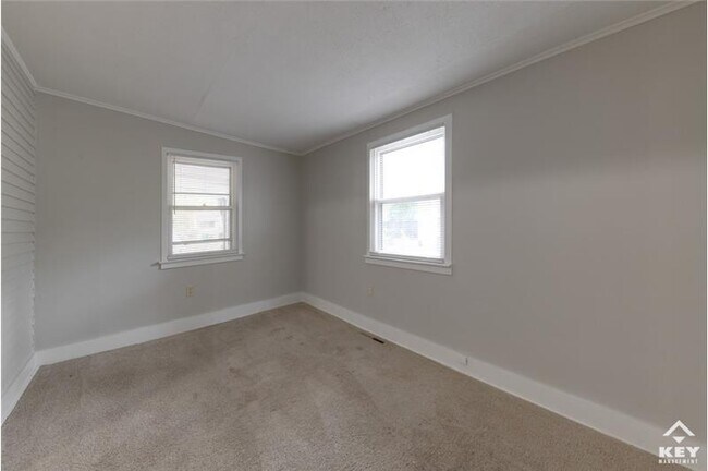 Building Photo - 705 S Pershing Ave