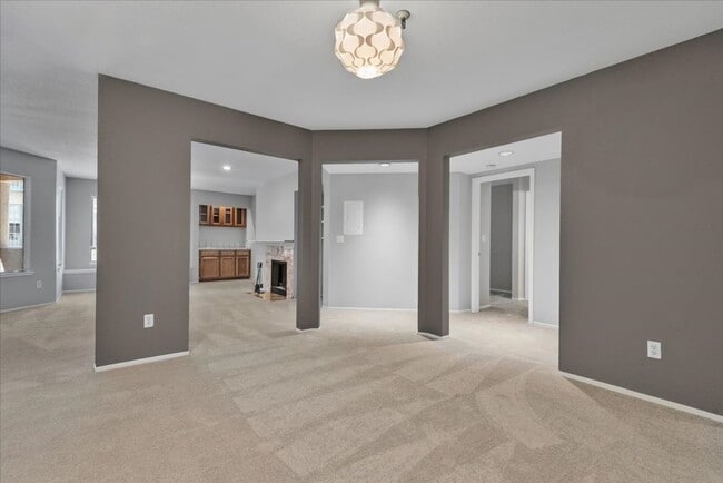 Building Photo - Beautiful 3 bed 2 bath condo near Downtown...