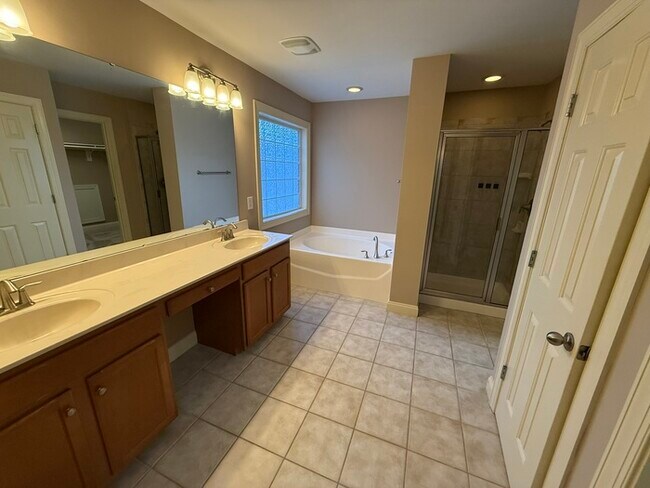 Building Photo - HUGE 5 Bedroom 3 Stroy Home with Fenced in...