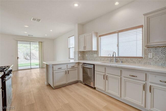 Building Photo - 10808 Wallflower Ave