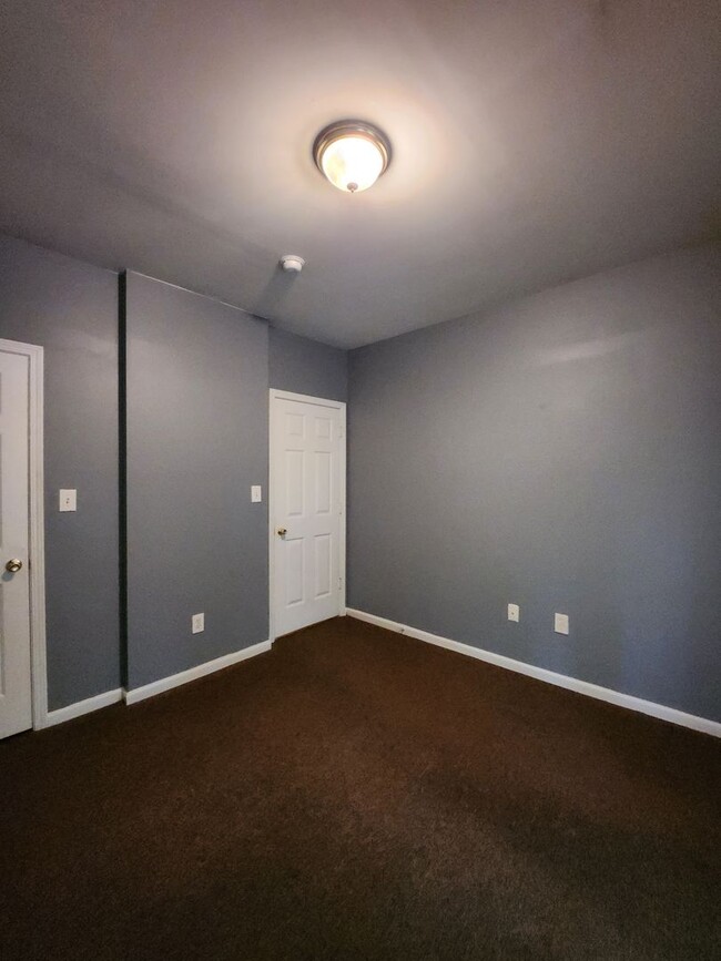 Building Photo - Cute duplex in Belmont-