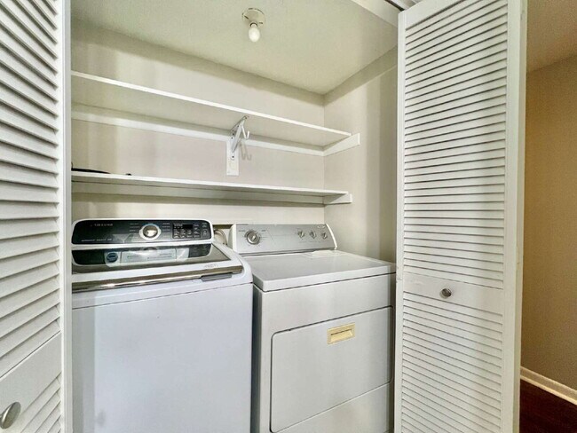 Building Photo - CONDO MINUTES FROM SouthParK!