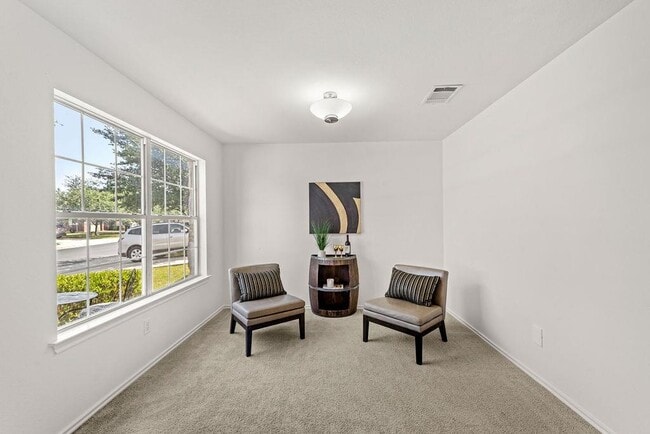 Building Photo - 525 Meadow Park Dr