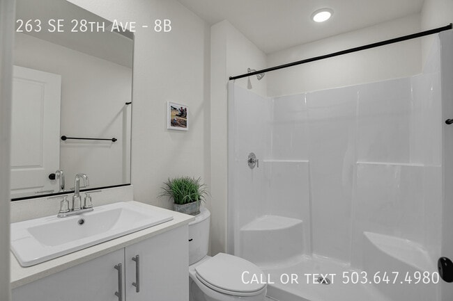 Building Photo - 263 SE 28th Ave