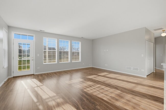 Building Photo - 1586 Millbrook Dr