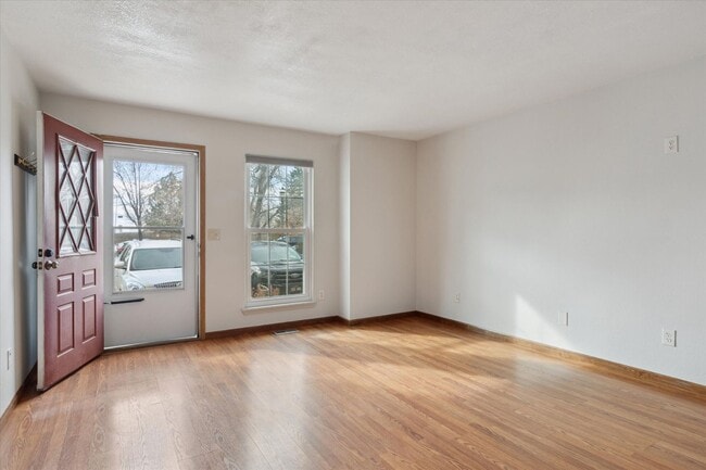 Building Photo - Charming 2-Bedroom 2 Bathroom Townhome with Finished Basement In Prime Lafayette Location!