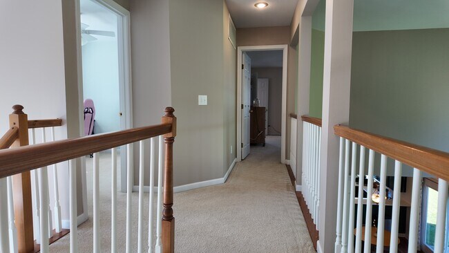 Building Photo - Spacious 4-Bed Gem with Balcony, Vaulted Ceilings, and Attached Garage in Loveland