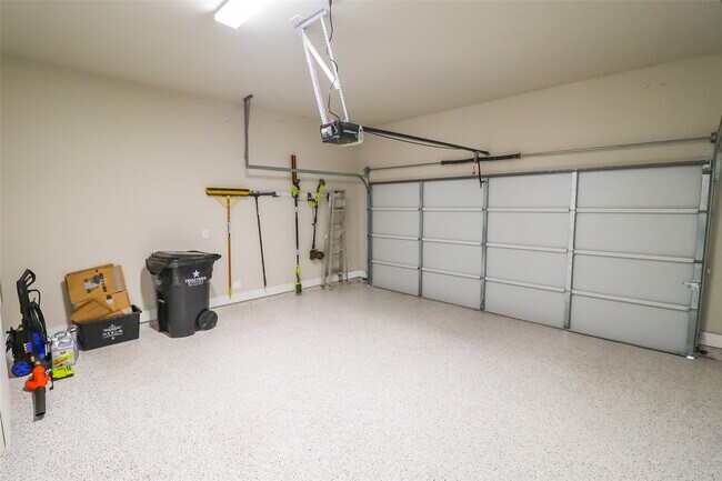 Building Photo - 5213 Pinemont Creek Ln
