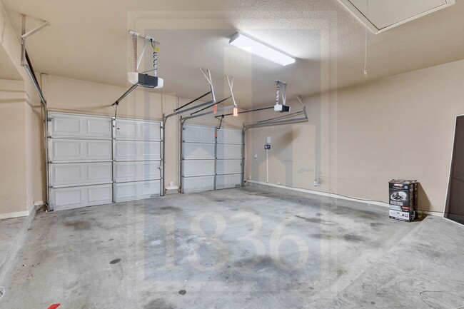 Building Photo - 5917 Sunset Ridge