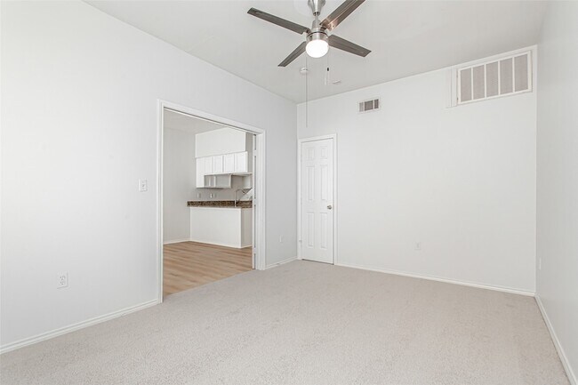 Building Photo - 4713 Virginia Ave