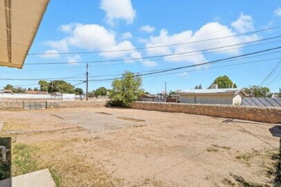 Building Photo - Corner 3 bed with Refrigerated AC