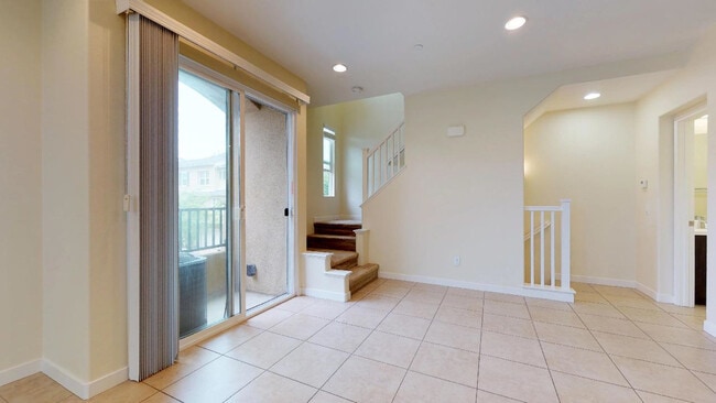 Building Photo - 3bedroom 3 bath home in the Solaire Commun...