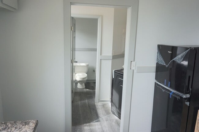 Building Photo - 2 BED | 1 BATH | JUST RENOVATED | VICTORIA...