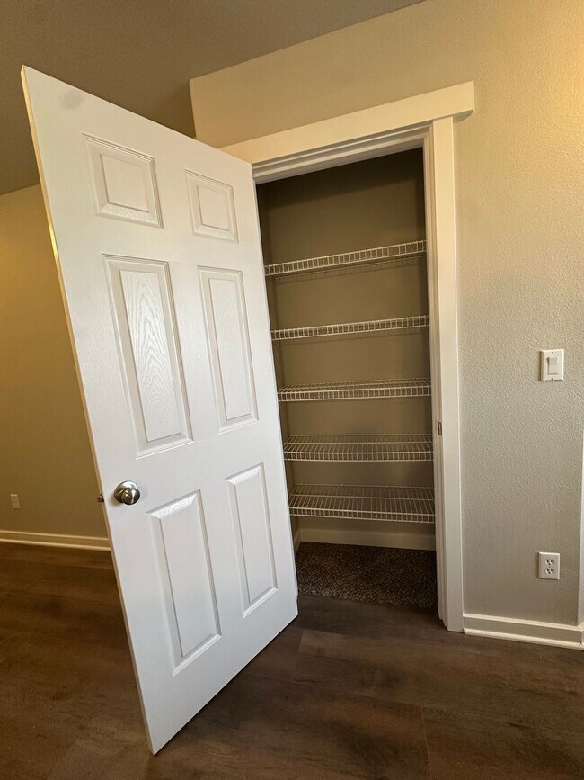 Building Photo - Juniper Ave 4-Plex (Juniper Prop.) - 02900-JUNI-00