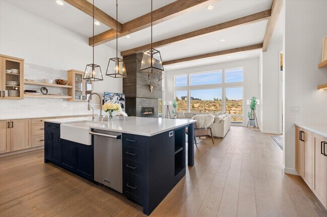 Building Photo - Tetherow Luxury 4 Bedroom Home