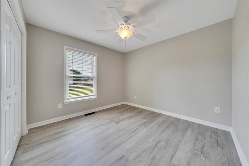 Building Photo - 1905 Summerfield Dr