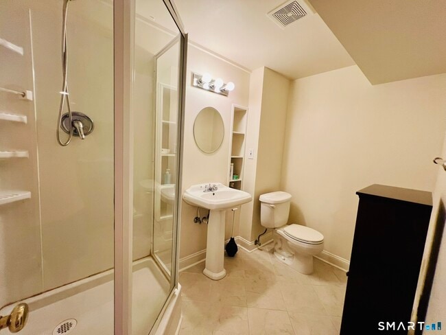 Building Photo - 679 Aspen Ln