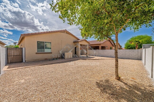 Building Photo - 44212 W Cydnee Dr