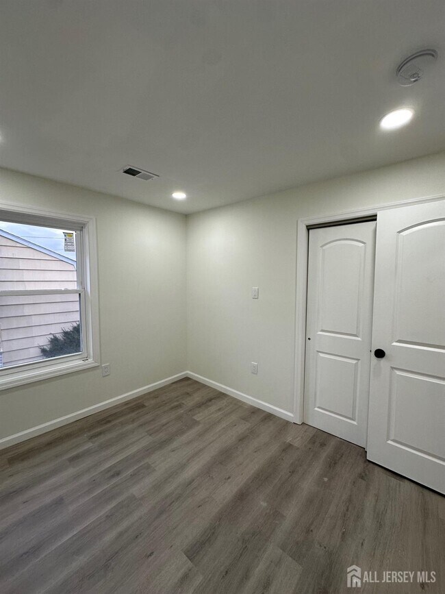 Building Photo - 112 Fairview Ave