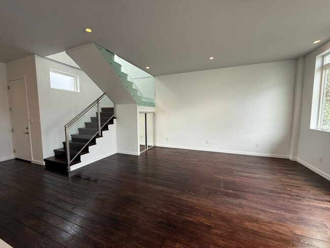 Building Photo - The contemporary residential unit townhouse