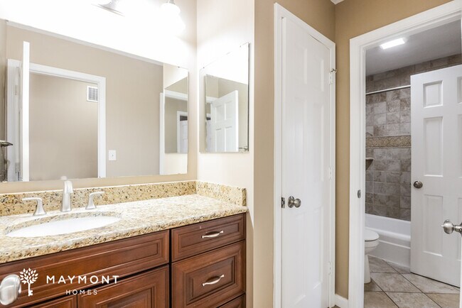 Building Photo - Spacious 4 Bedroom Home