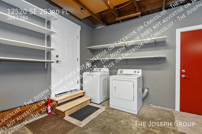 Building Photo - 12520 SE 203 Pl