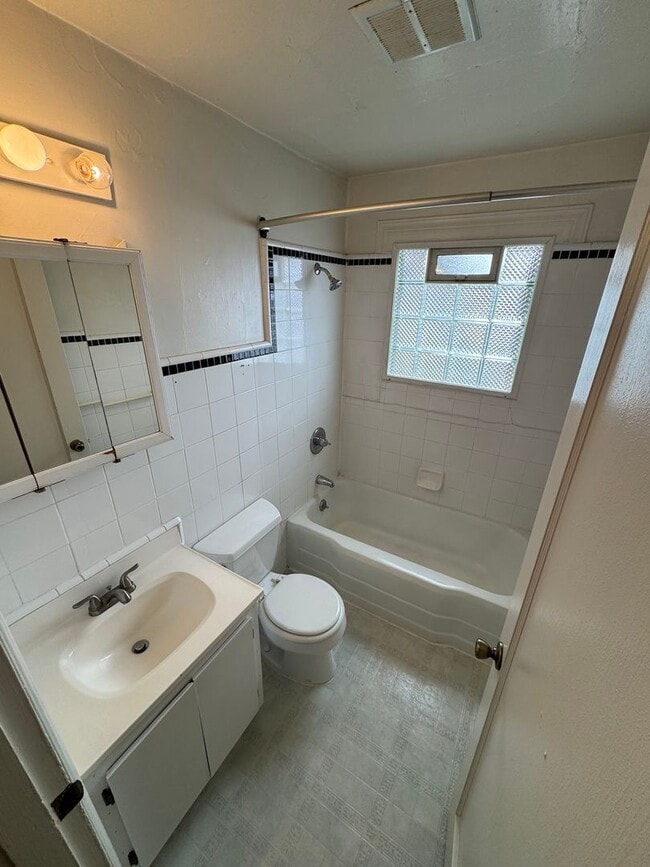 Building Photo - 2 Bedroom ~ 1 Bathroom House in SW Corvallis