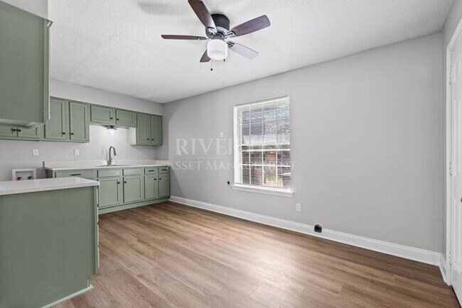 Building Photo - SECTION 8 WELCOMED!!!! A NEWLY RENOVATED BEAUTY !!!!