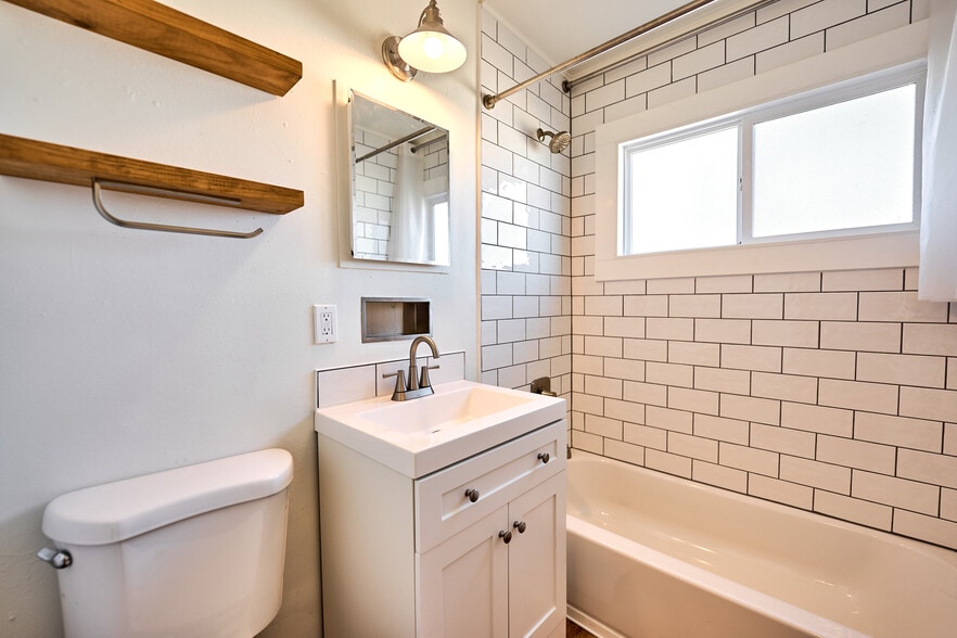 Fully Renovated Bathroom - 1116 E Fountain Blvd