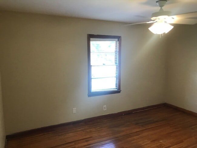 Building Photo - **UPCOMING**Nice 4 Bedroom / 1 Bathroom Ho...