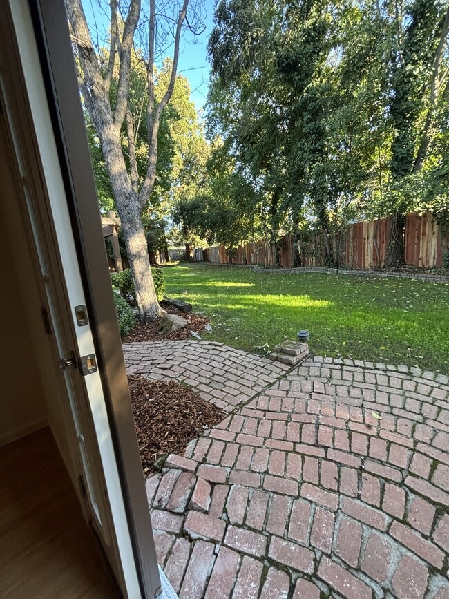 Building Photo - 34 Alvares Ct