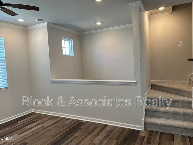 Building Photo - 608 Gimari Dr