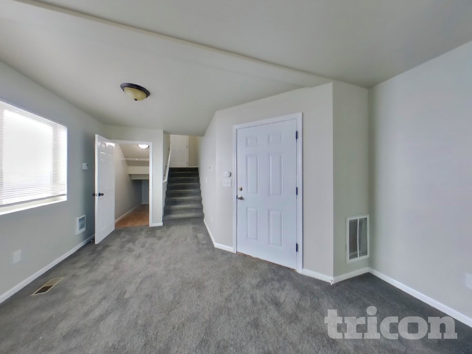 Building Photo - 1924 Kelowna Place Southest