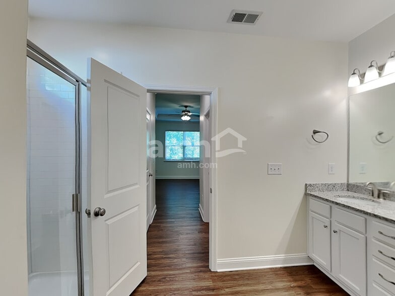 Building Photo - 3328 Okelly Dr