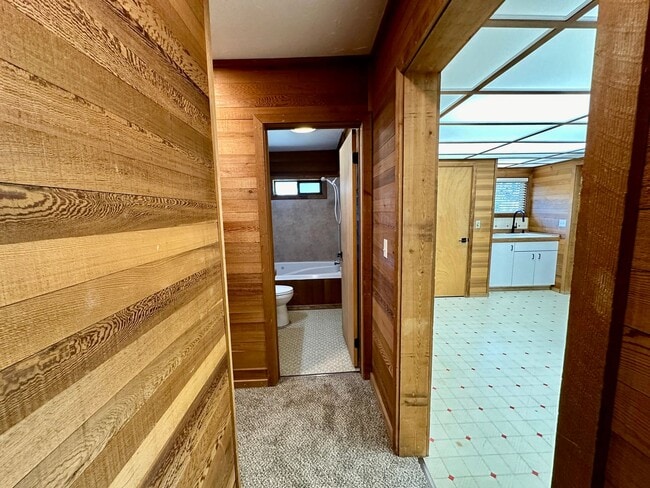 Building Photo - 1204 N Brooklane St