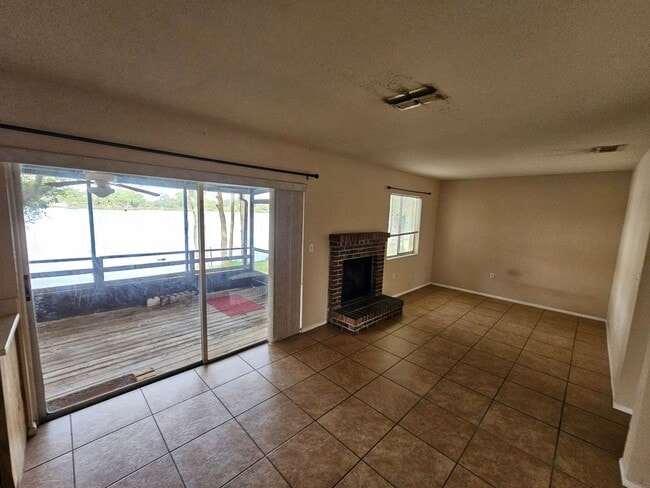 Building Photo - 907 Buttercup Dr