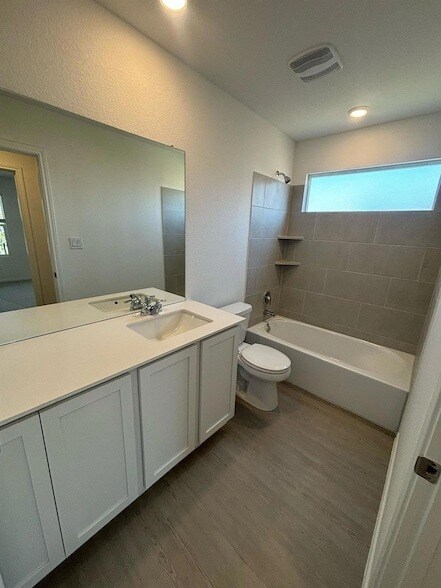 Building Photo - 275 Keefer