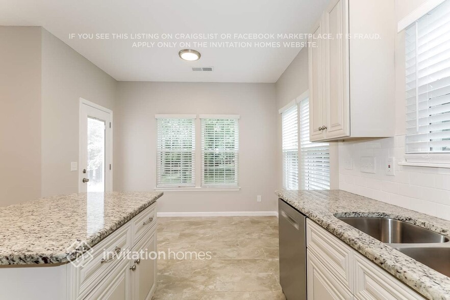 Building Photo - 13319 Damson Dr