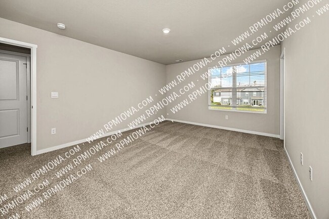 Building Photo - 2578 SE Morningdew Dr