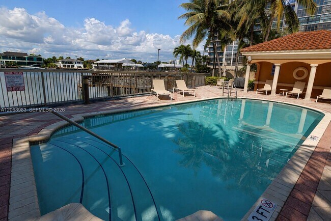Building Photo - 2069 S Ocean Dr