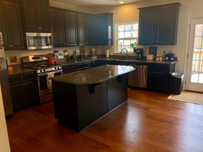 Building Photo - 39 Wallace Rd